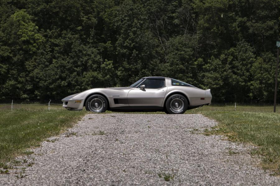  Chevrolet Corvette Collector Edition 1982 года  (фото 15 из 40)